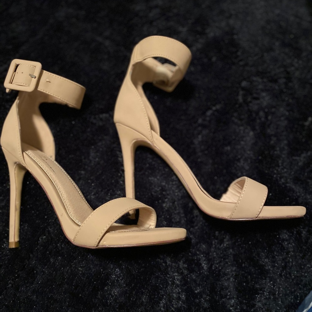 Cream Heels - Picture 2 of 3